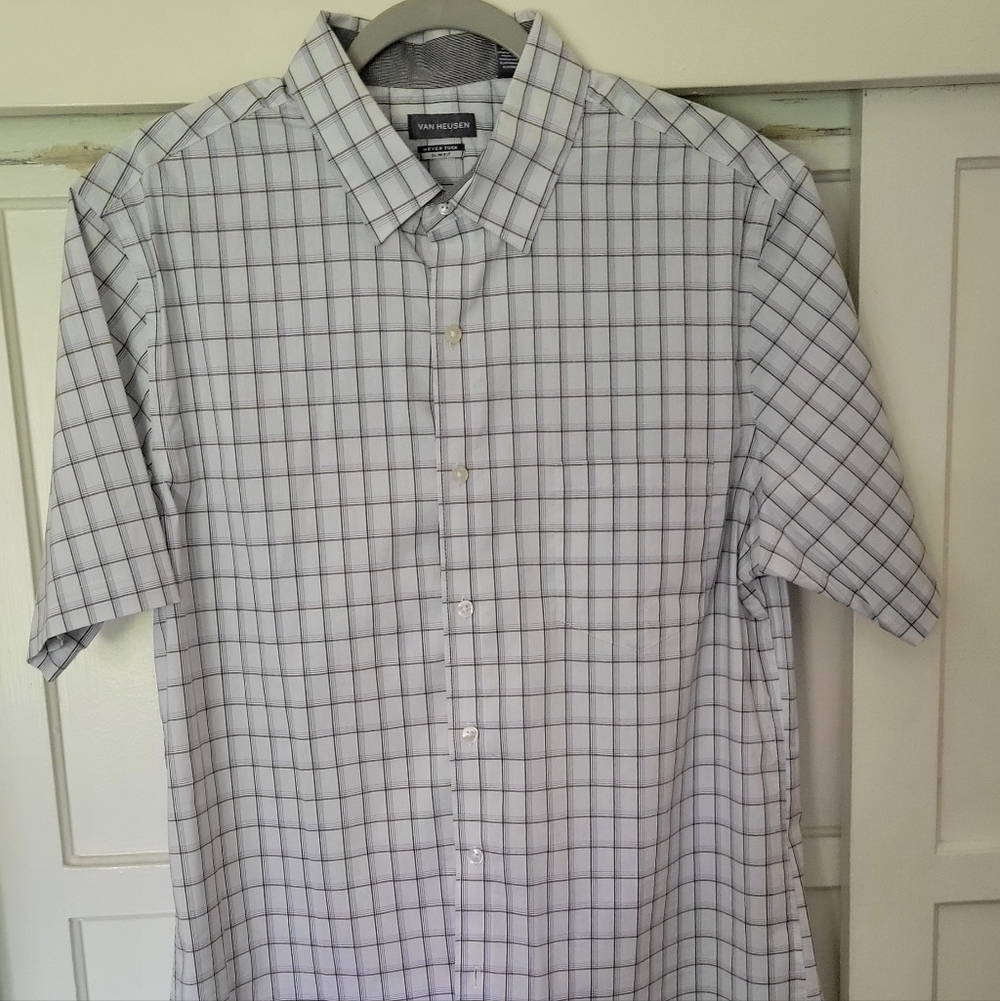 Van Heusen Short-Sleeve White & Gray Plaid Button-Down Shirt